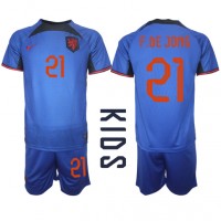 Fotballdrakt Barn Nederland Frenkie de Jong #21 Bortedraktsett VM 2022 Kortermet (+ Korte bukser)